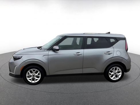 Used 2025 Kia Soul LX w/ LX Technology Package FWD image 8