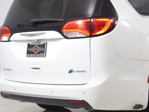 Used 2018 Chrysler Pacifica Touring-L FWD image 42