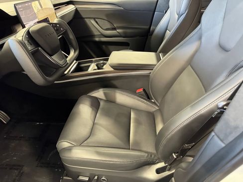 Used 2024 Tesla Model X image 12