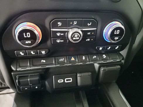 Used 2022 GMC Sierra 1500 AT4 AWD/4WD image 16