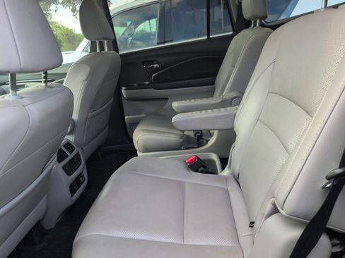 Used 2019 Honda Pilot Elite image 6