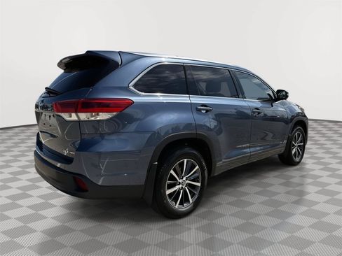 Used 2017 Toyota Highlander XLE w/ Carpet Mat Package AWD/4WD image 6