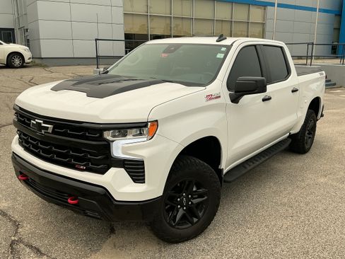 Certified 2024 Chevrolet Silverado 1500 LT Trail Boss AWD/4WD image 2