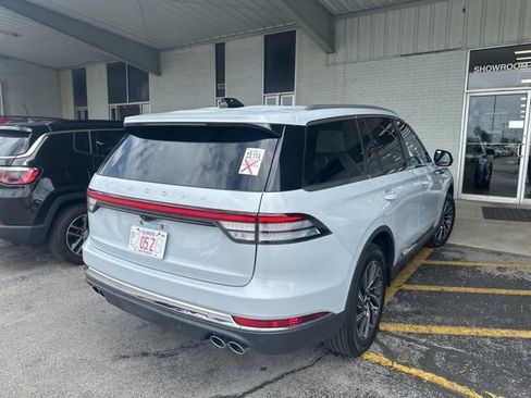 Used 2025 Lincoln Aviator AWD image 4