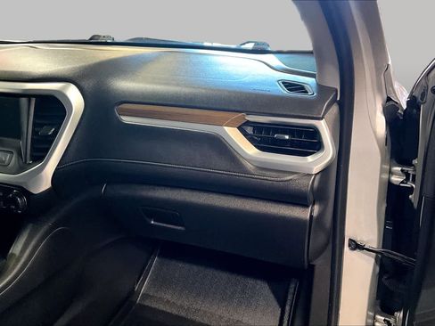 Used 2019 GMC Acadia SLE AWD/4WD image 17