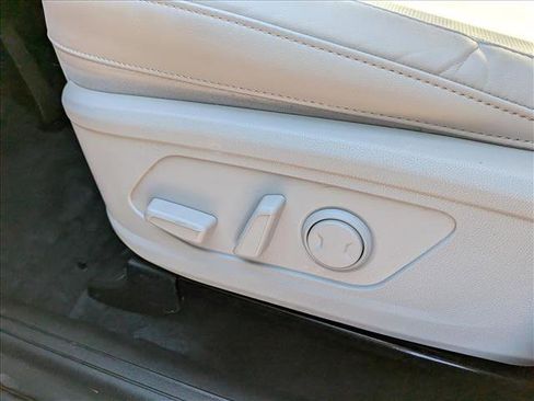 Used 2025 Kia Sorento EX image 28