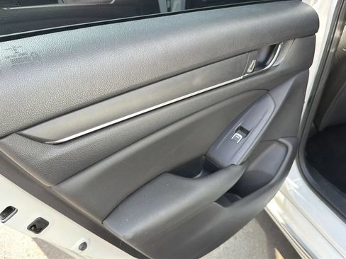 Used 2019 Honda Accord EX image 11