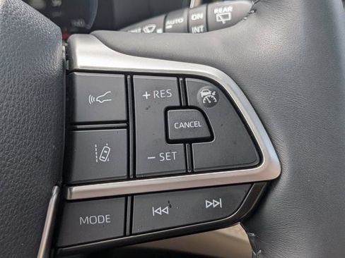 Used 2024 Toyota Highlander Platinum image 28