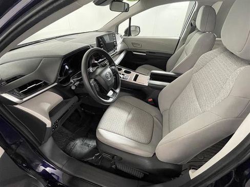 Certified 2023 Toyota Sienna LE image 9
