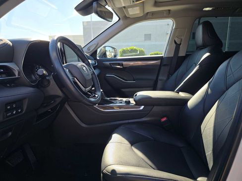 Certified 2022 Toyota Highlander Platinum image 22