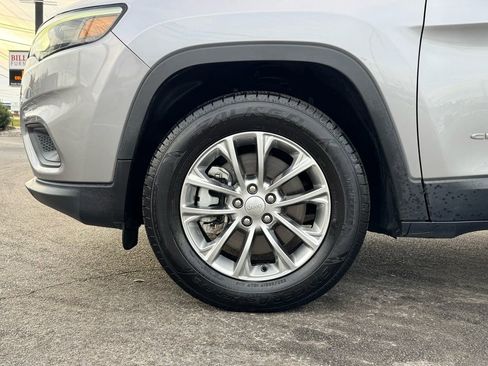 Used 2021 Jeep Cherokee Latitude Plus w/ Mopar Interior Package image 13