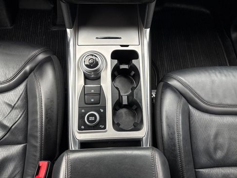 Used 2020 Ford Explorer Platinum w/ Premium Technology Package image 27