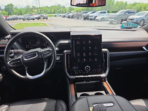 Certified 2025 GMC Yukon Denali AWD/4WD image 11