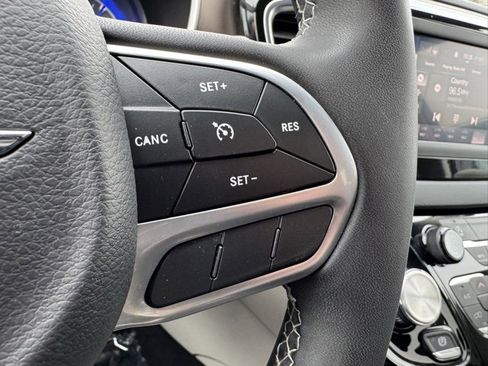 Used 2023 Chrysler Voyager LX image 26