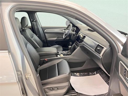 Used 2022 Volkswagen Atlas Cross Sport SEL image 12