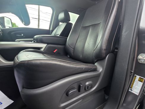 Used 2019 Nissan Titan SL w/ Off-Road Package AWD/4WD image 17