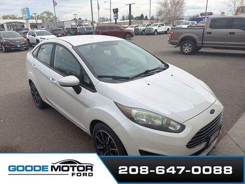 Used 2018 Ford Fiesta SE image 2