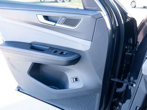 Certified 2024 Volkswagen Atlas Cross Sport SEL R-Line image 28