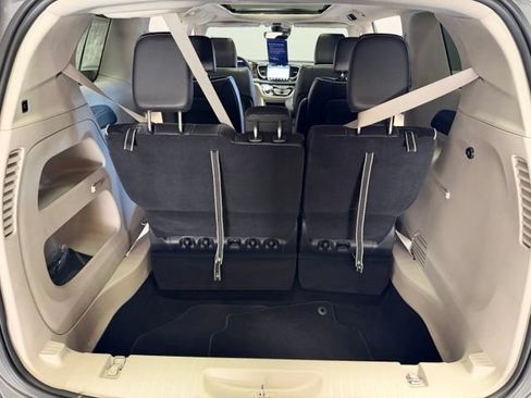 Used 2024 Chrysler Pacifica Limited FWD image 30