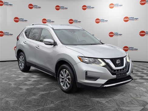 Used 2019 Nissan Rogue SV image 3