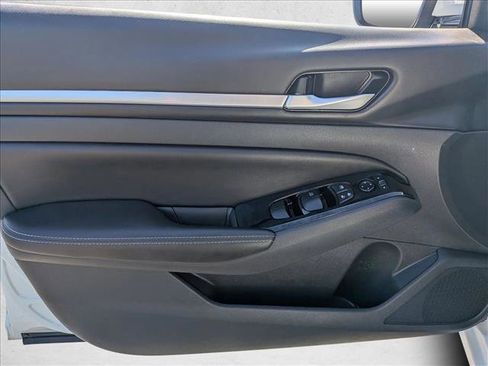 Used 2024 Nissan Altima 2.5 SL FWD image 10