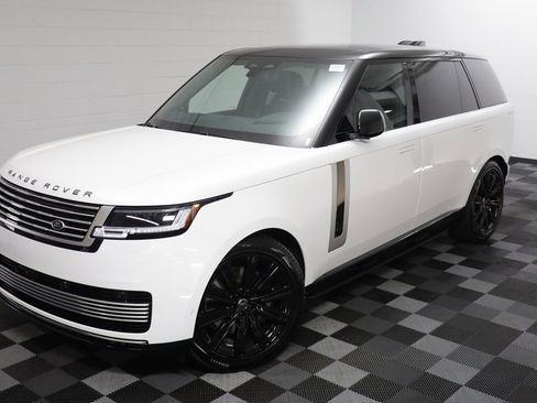 New 2025 Land Rover Range Rover SV image 3
