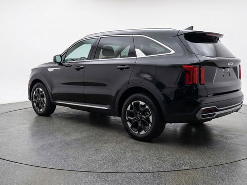 Used 2024 Kia Sorento S image 6