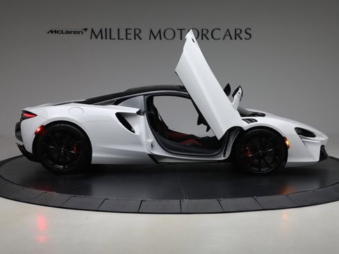 Used 2023 McLaren Artura image 19