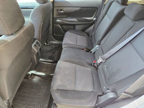 Used 2020 Mitsubishi Outlander ES FWD image 7