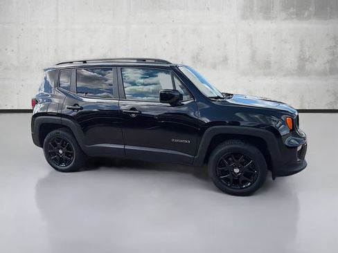 Used 2019 Jeep Renegade Latitude w/ Cold Weather Group image 4