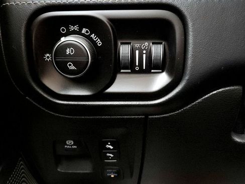 Used 2019 RAM 1500 Limited AWD/4WD image 35