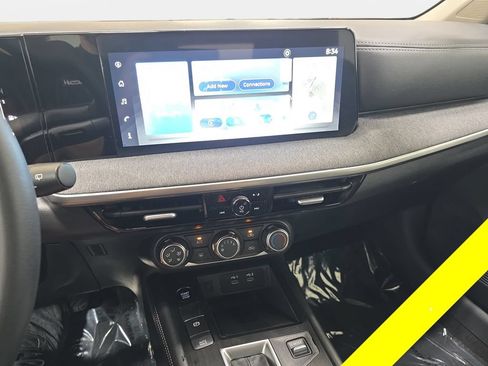 Used 2025 Nissan Kicks SV AWD/4WD image 20