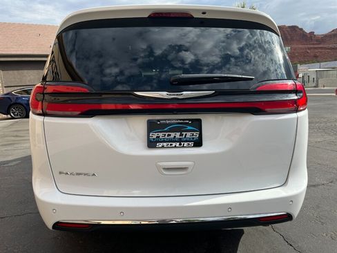 Used 2024 Chrysler Pacifica Touring-L FWD image 26