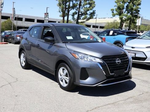 New 2025 Nissan Kicks Play S image 2