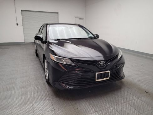 Used 2018 Toyota Camry LE image 14