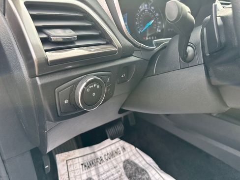 Used 2017 Ford Fusion SE w/ Fusion SE Technology Package image 38