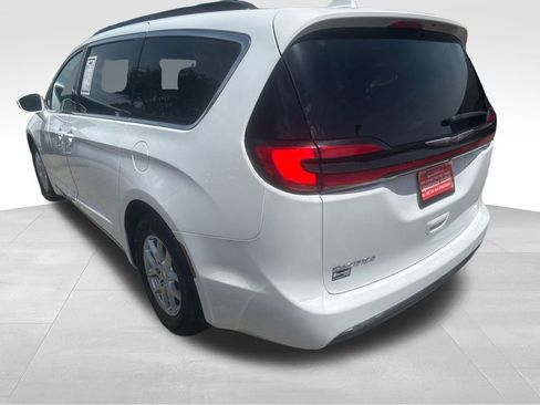 Used 2022 Chrysler Pacifica Touring-L FWD image 17