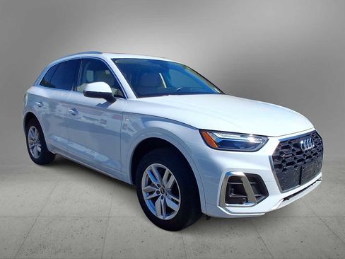 Used 2023 Audi Q5 2.0T Premium w/ Convenience Package AWD/4WD image 2