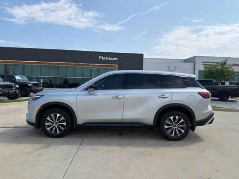 Used 2023 INFINITI QX60 Pure FWD image 2