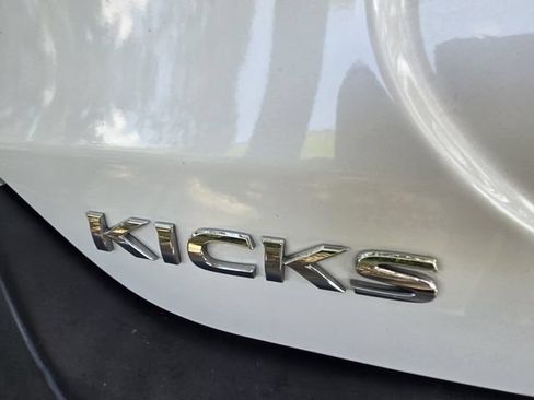 Used 2019 Nissan Kicks SV FWD image 12