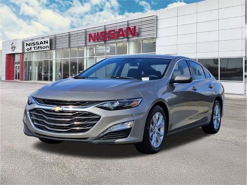 Used 2025 Chevrolet Malibu LT image 2