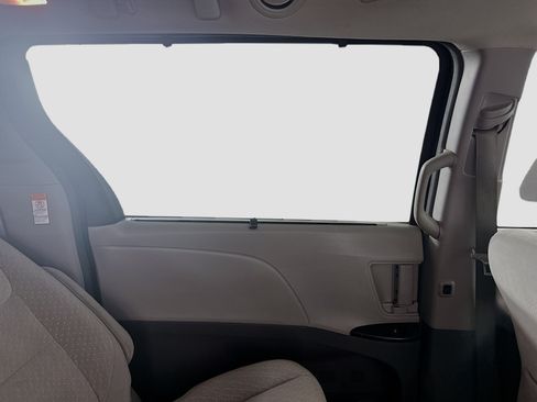 Used 2019 Toyota Sienna LE AWD/4WD image 25