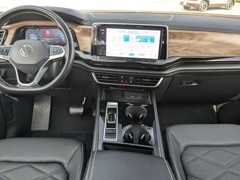 Used 2025 Volkswagen Atlas SE FWD image 23