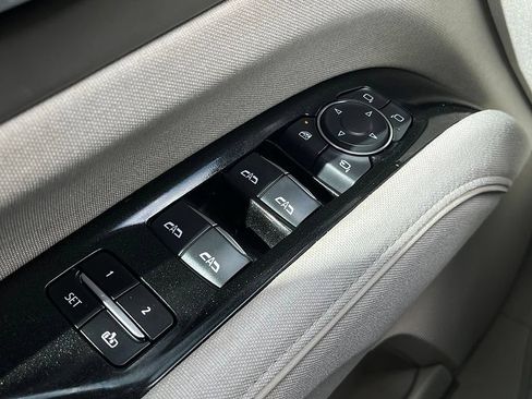 Used 2024 Cadillac Escalade ESV Premium Luxury Platinum AWD/4WD image 27