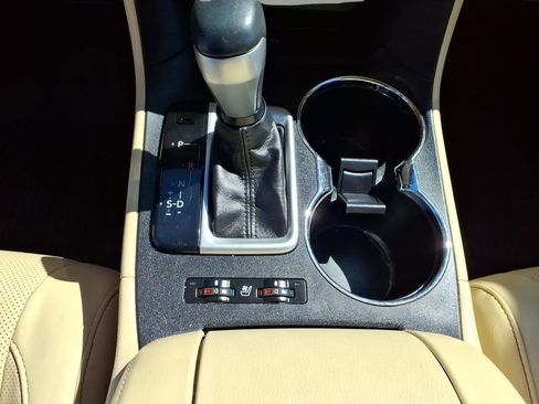 Used 2017 Toyota Highlander Limited FWD image 24