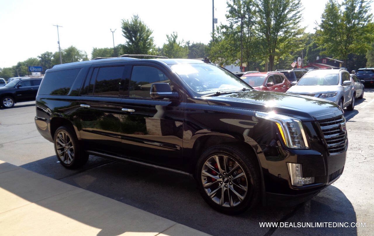 Used 2020 Cadillac Escalade ESV Platinum AWD/4WD image 2
