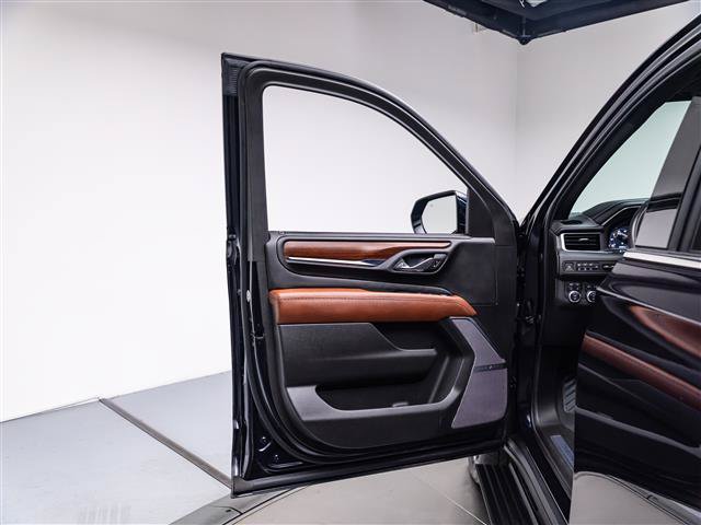 Used 2023 GMC Yukon XL Denali Ultimate AWD/4WD image 25