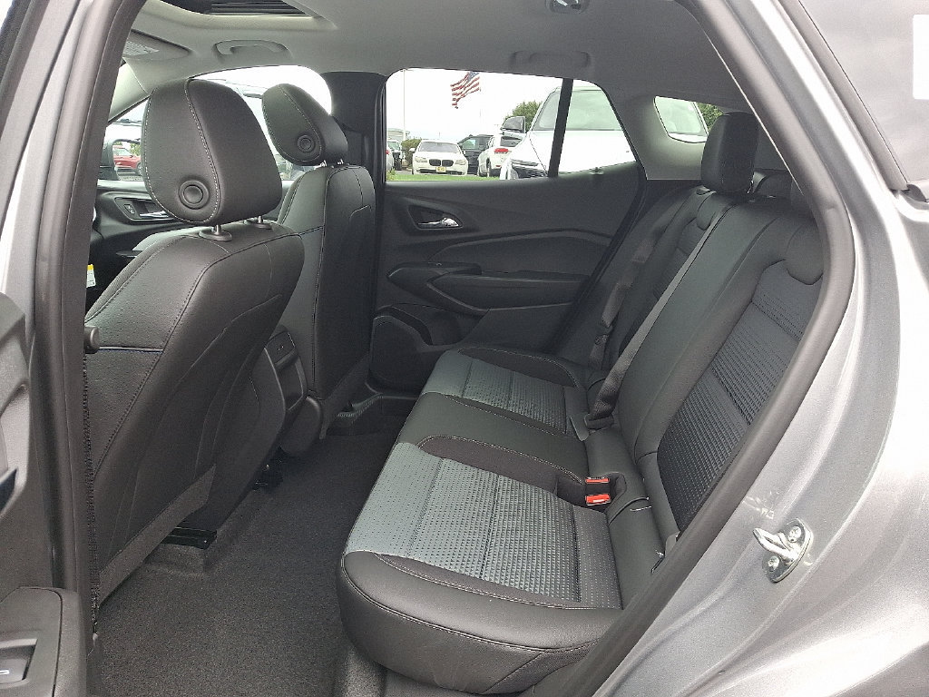 New 2026 Chevrolet Trax LT w/ Sunroof Package FWD image 5
