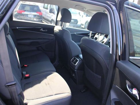 Used 2019 Kia Sorento L image 15