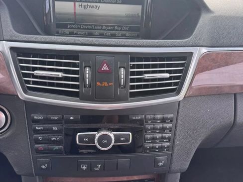 Used 2013 Mercedes-Benz E 350 4MATIC Sedan image 14